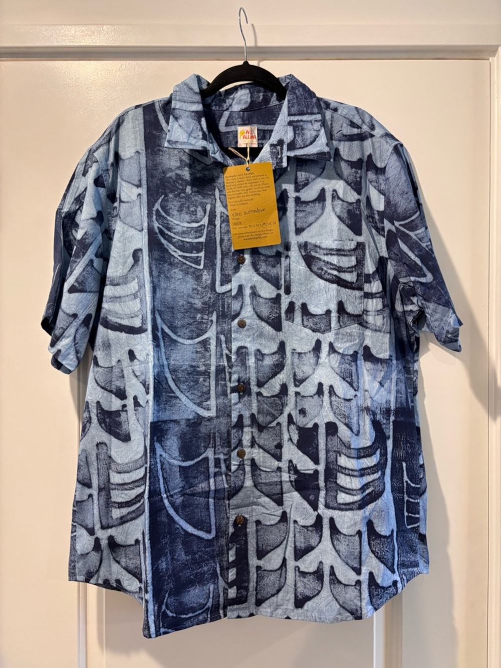 Men's Blue Short-Sleeve Printed Button-Up Shirt